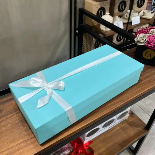 Caja 15 años con rosas importadas y bombones rocher